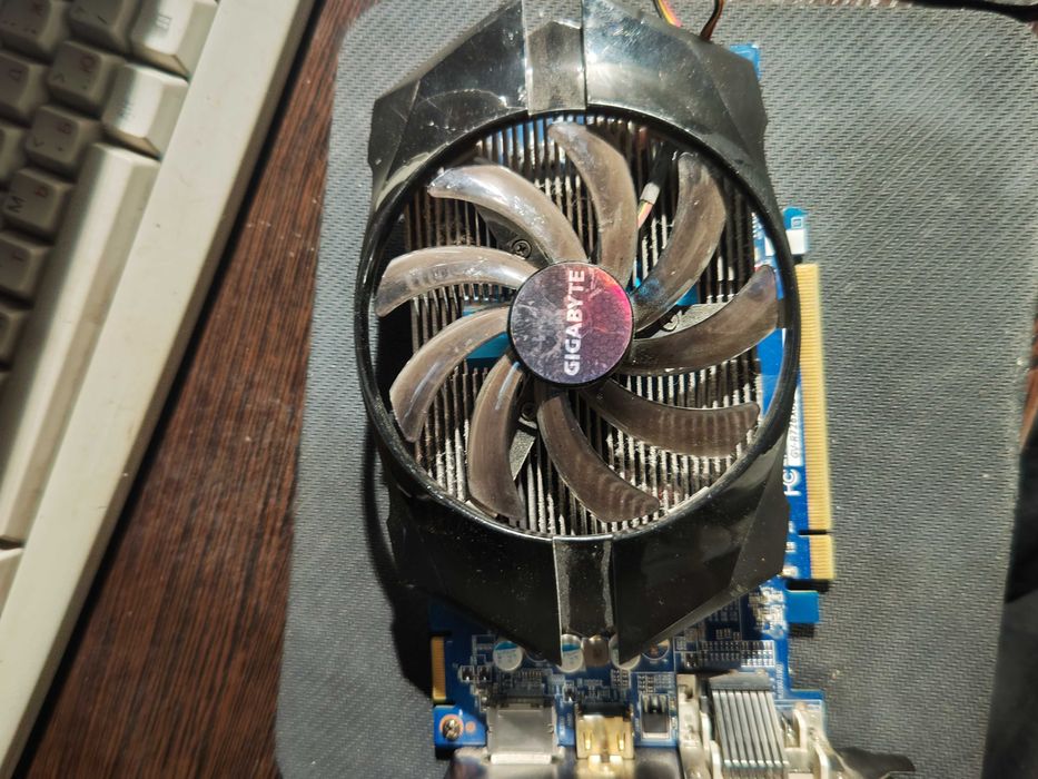Продам відеокарту GIGABYTE Radeon R7 260X 1024MB GDDR5 (128bit)