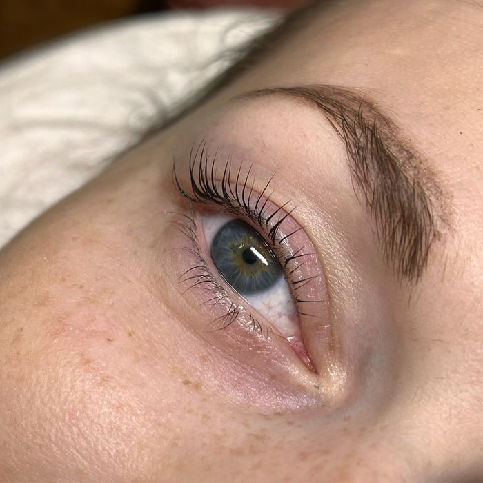 LAMINACJA BRWI I RZĘS Piękne spojrzenie bez makijażu!