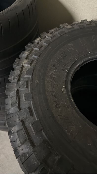 Pneus 37 12.5 r15 como novos