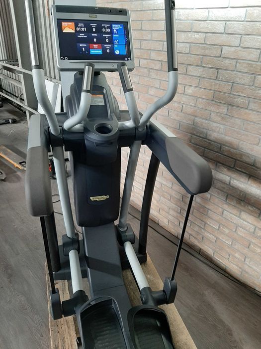Орбітрек Technogym Vario з консоллю Unity