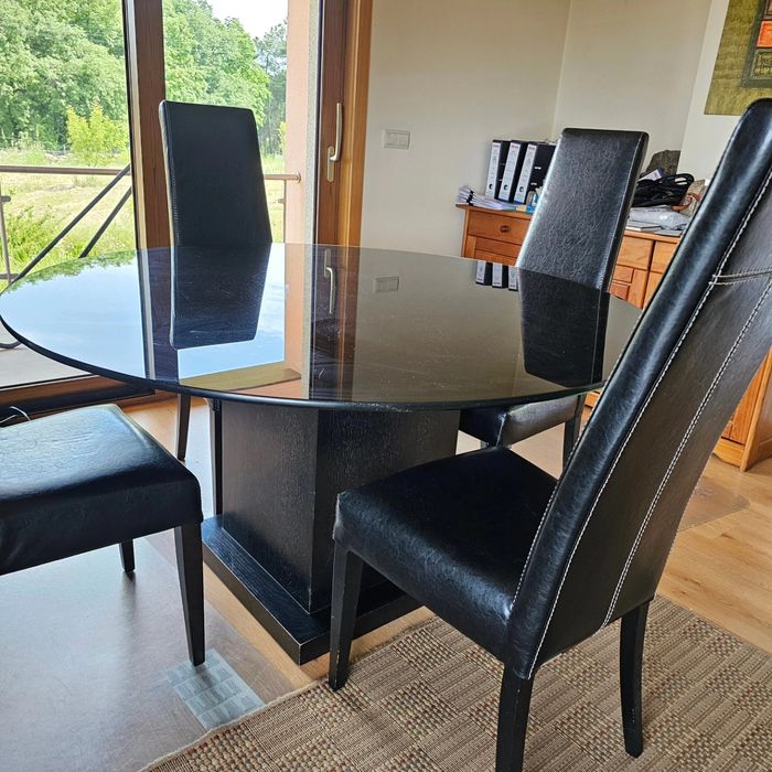 Mesa de Jantar em Vidro e 6 Cadeiras em Pele