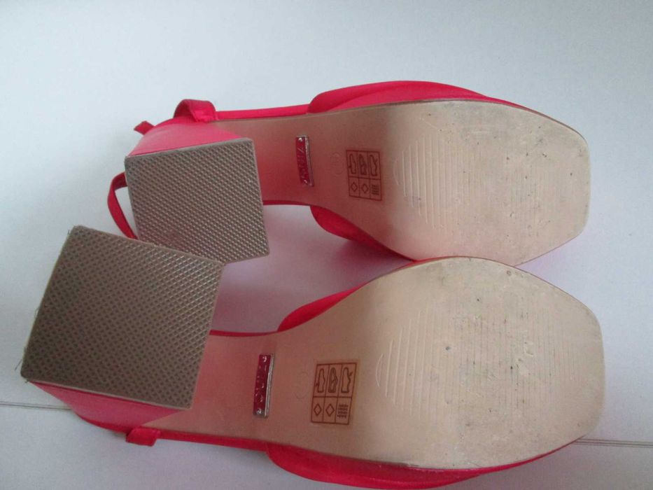 Quiz wysokie buty sandały różowe neonowe platforma 39