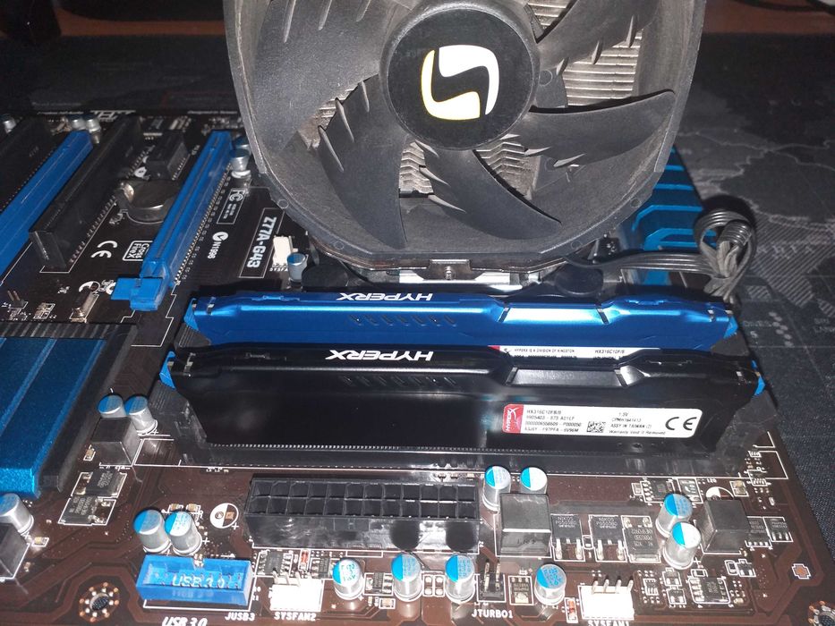 Mam do zaoferowania 

 MSI Z77A-G43 na socket LGA 1155.
 Płyta sprawna