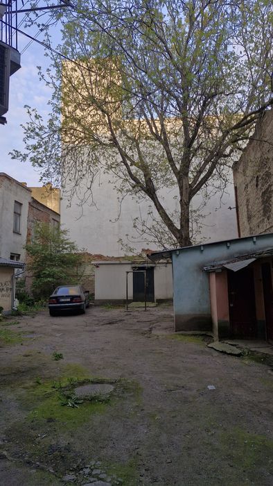 Поруч Т Ц Форум, вільна, 800 грн