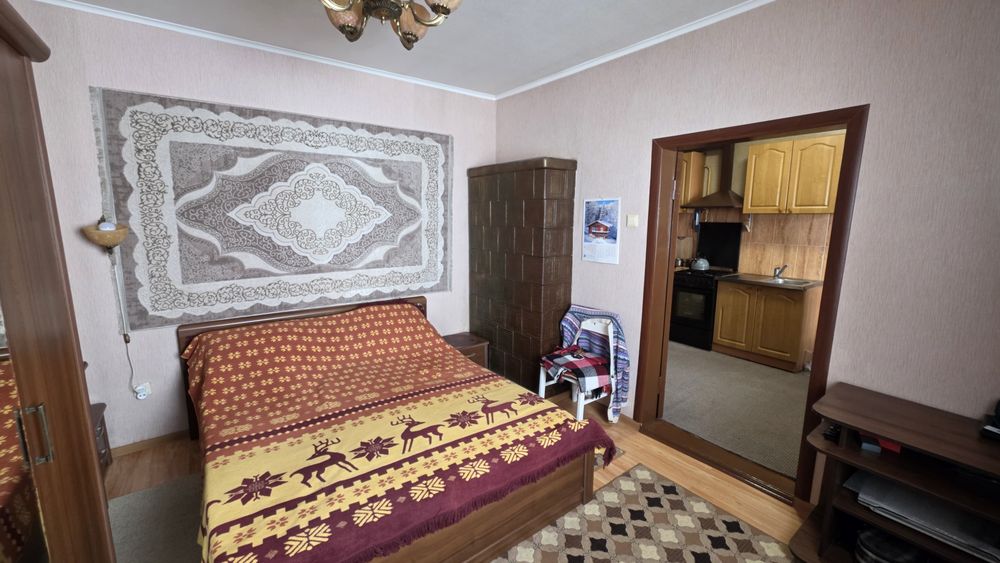 Продається пів особняка