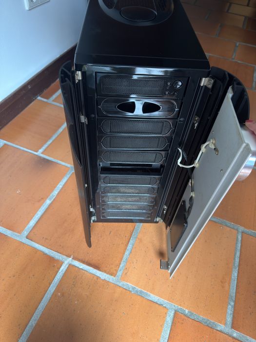 Caixa computador Thermaltake64354220309634122