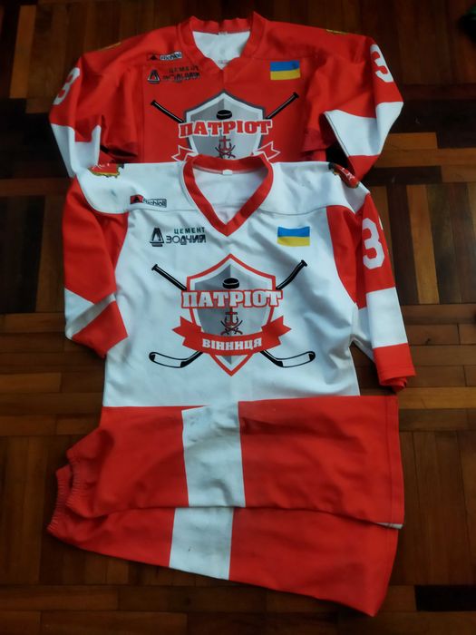 Продам хокейну форму