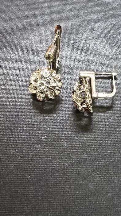 Brincos em ouro branco