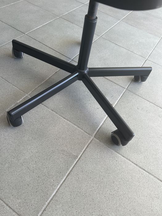 Cadeira preta de escritorio