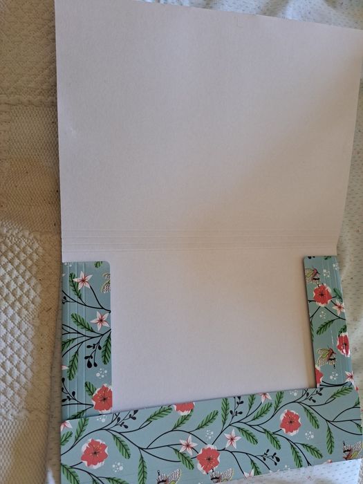 Capa com elástico A4