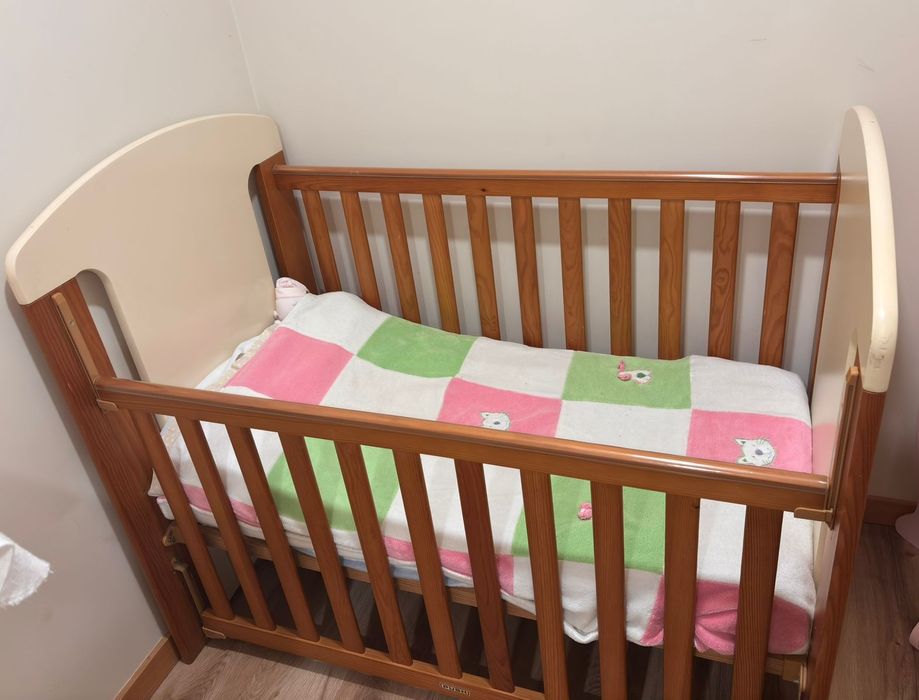 Quarto bebé  berço+ cómoda