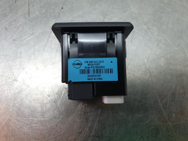 Módulo USB / AUX / IPOD NISSAN X-Trail (T32)