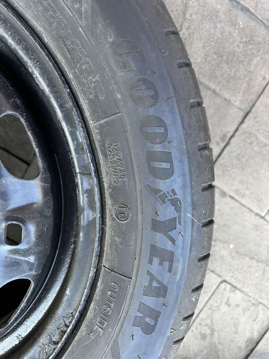 Продам Літні шини шкода фабія з дисками Goodyear 185/60 r14