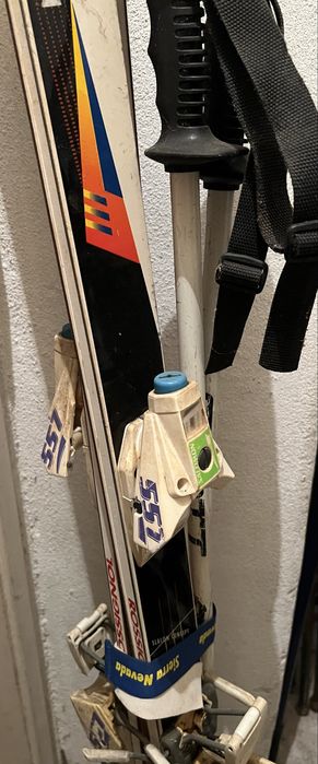 Ski Rossignol com batons