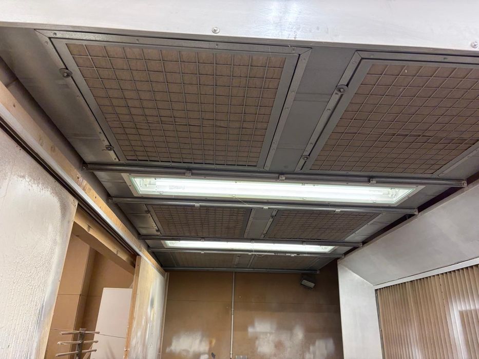 Odciąg kabina ściana lakiernicza lakiernia  meble fronty drzwi malowanie lakierowanie  nestro schuko hocker polytechnik