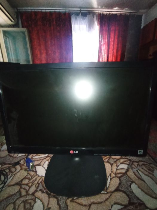 Продам монитор LG
