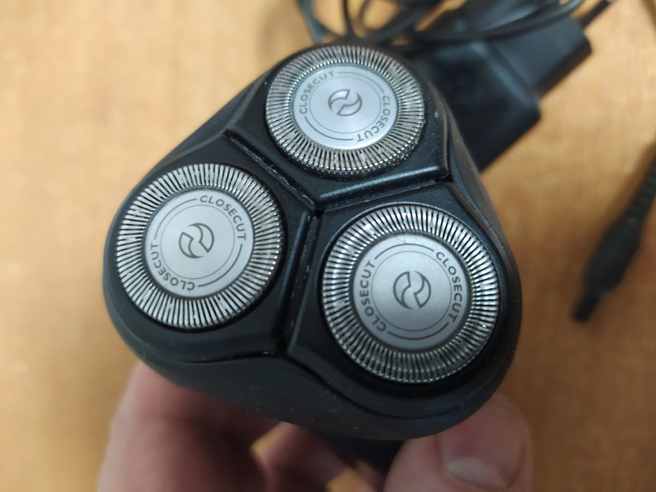 Бритва Philips series 1000 бу.