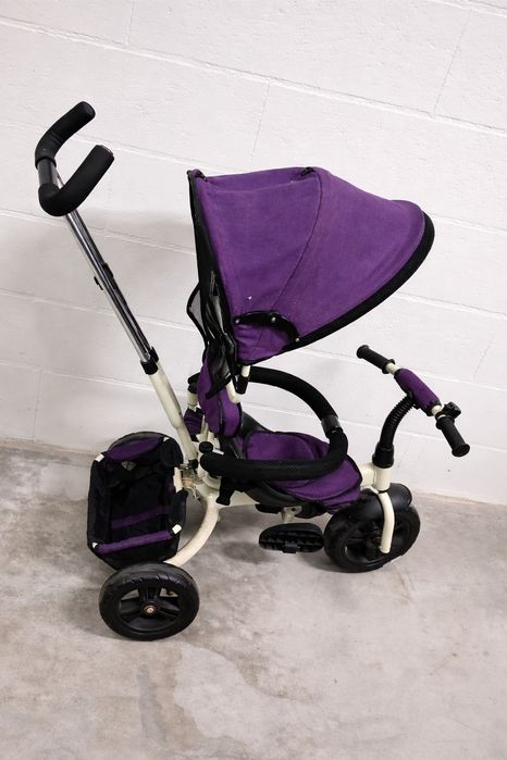 Triciclo em bom estado.