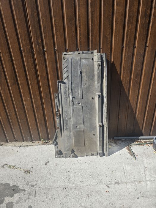 Osłona podwozia prawa Audi A4 B8 A5 8T 07-11
