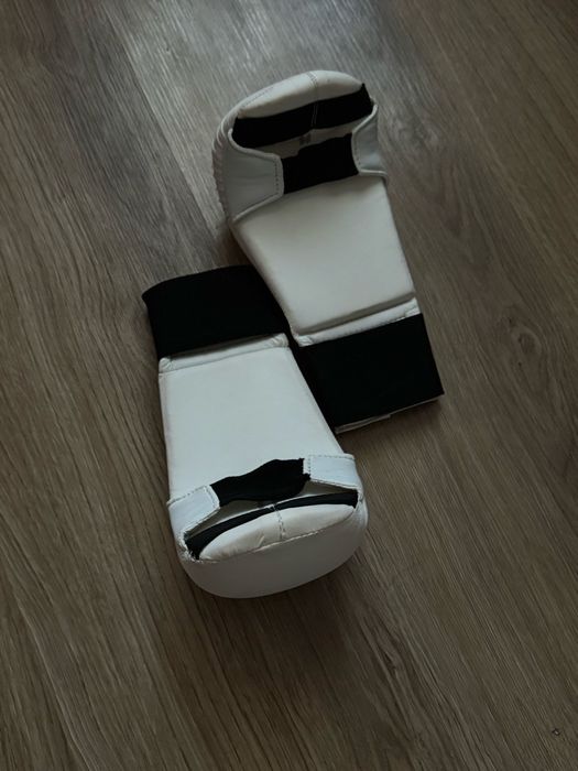 Рукавиці накладки для карате рукавичкі перчатки