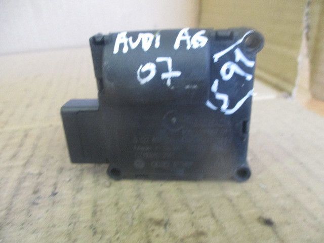 Motor da comporta da sofagem AUDI A6 (4F2, C6)