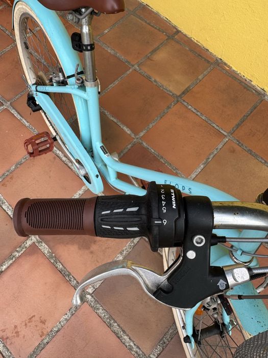 Bicicleta Roda 24 em Bom Estado, com Cesto. Elops 500