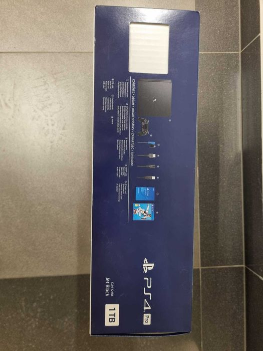 PS4 1 TB Pro + 2 pady + 3 gry