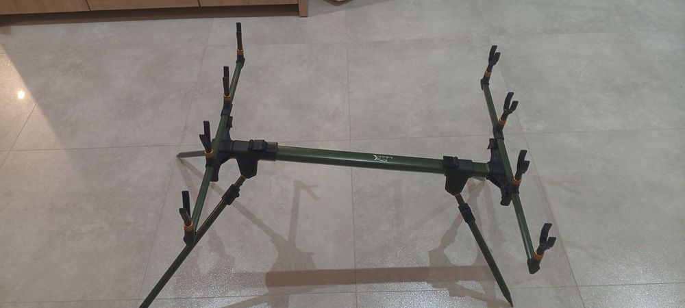 Tripod,podpórka na 4 wędki, marki Hokkaido
