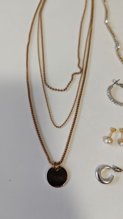 Bijuteria (colares e brincos)