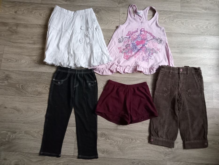 Paka 122-128 lato koło domu