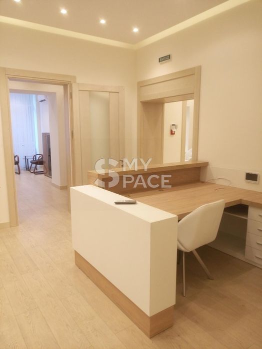 Офіс 350м 11К фасадний вхід Глибочицька Татарка