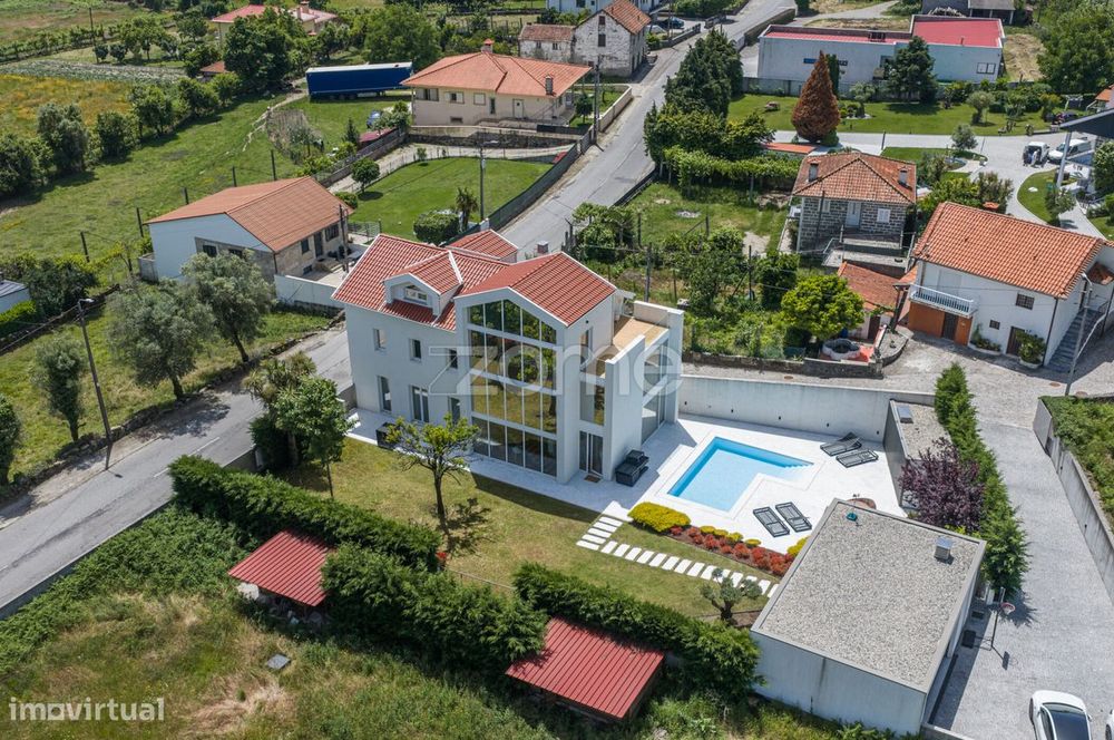 Moradia T5 de luxo c/ elevador e piscina, Braga