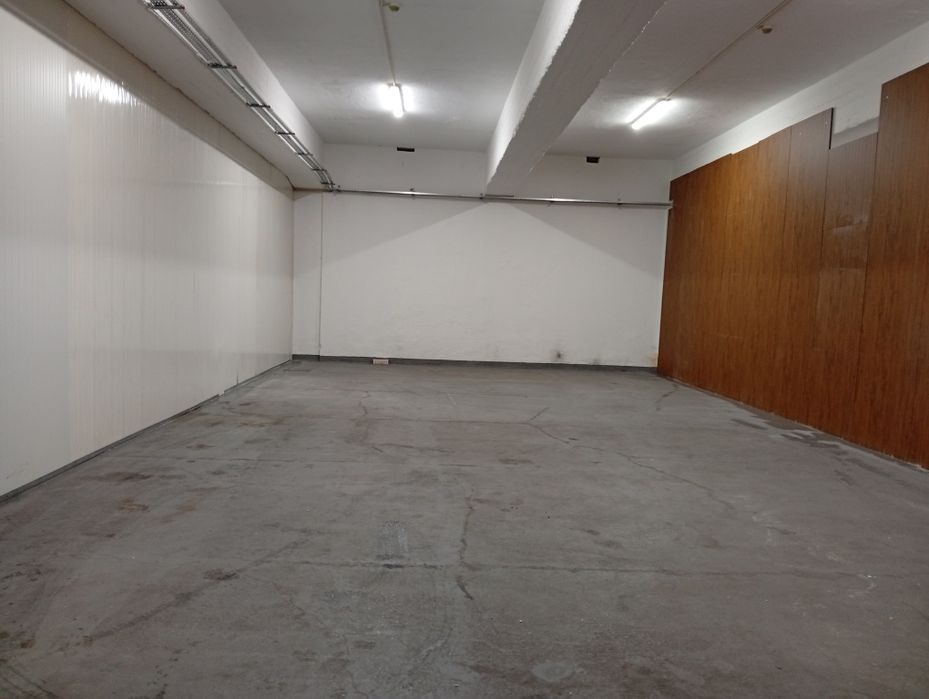 Armazém 110 M2 em Sacavém 1200€