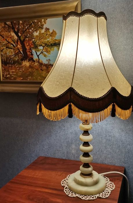 Старая настольная лампа из Европы