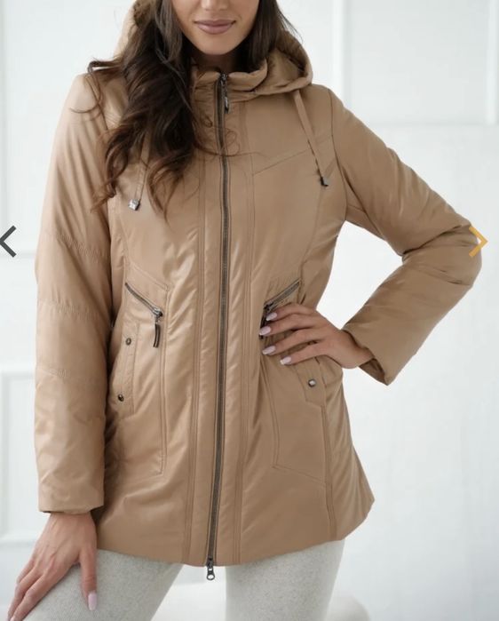 Karmelowa kurtka na jesien paker