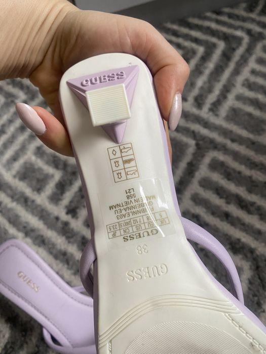 Klapki Guess rozmiar 38