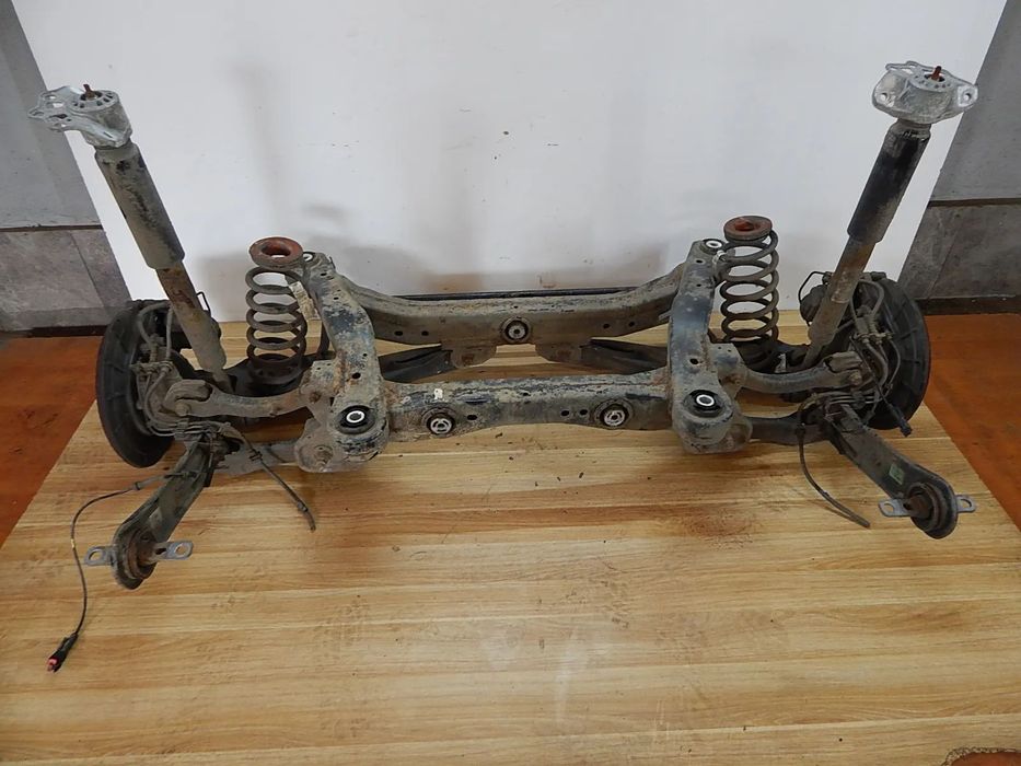 Belka sanki wózek zawieszenia piasta tył Jeep Cherokee KL V 13-18 Łuków części