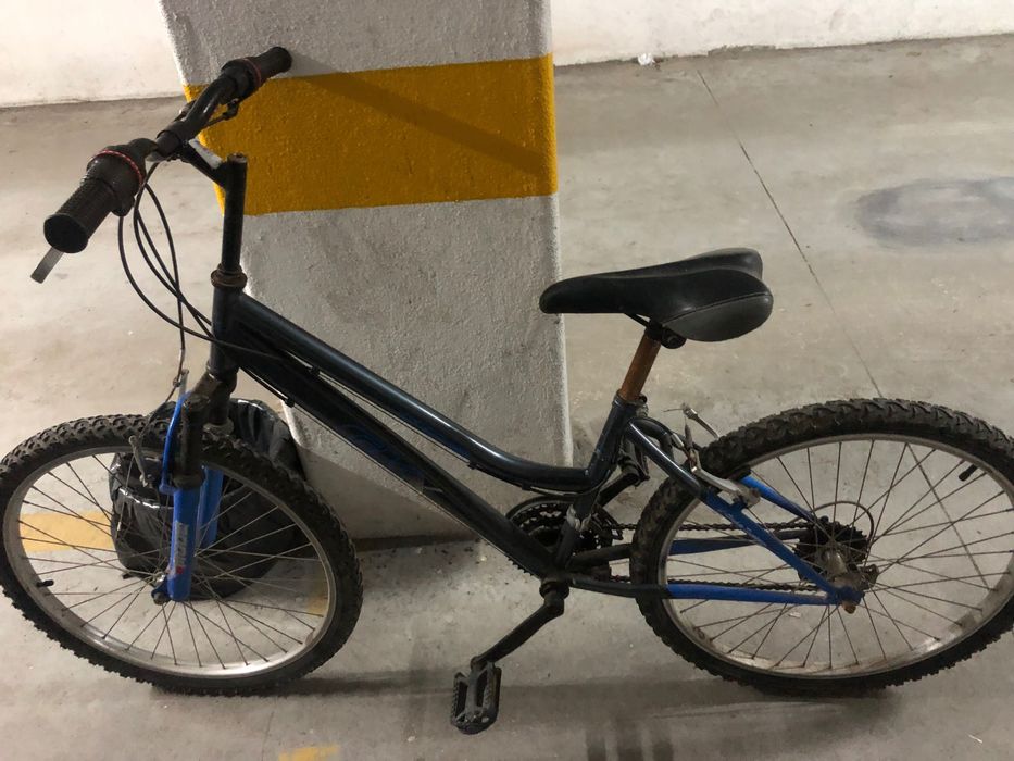 Bicicleta já sem uso