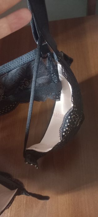 NOWY biustonosz 110E – czarna koronka na beżu, model Plus Size
