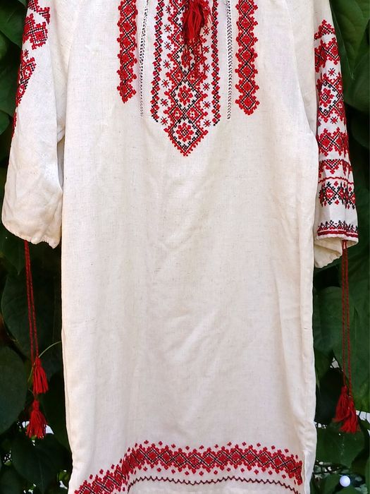 Вишита сукня ручної роботи