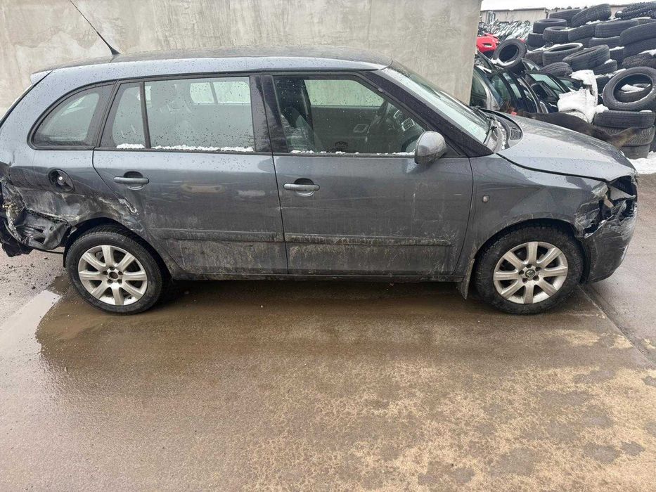 drzwi prawy przód skoda Fabia 2 2008r 1.4 Kod lakieru 9153