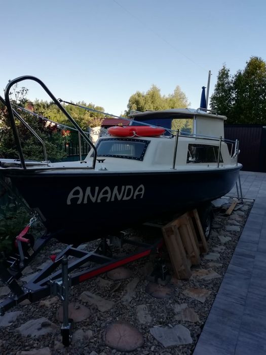 Łódź kabinowa wędkarsko-turystyczna