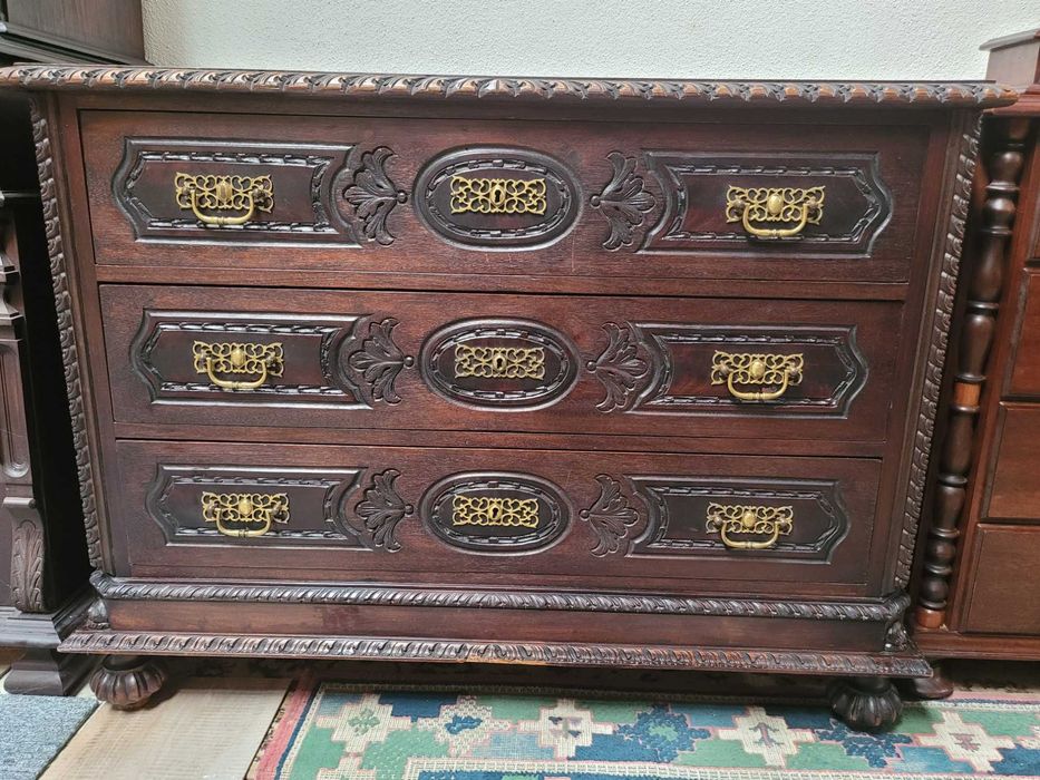 Cómoda antiga em madeira maciça - Muito bom estado geral