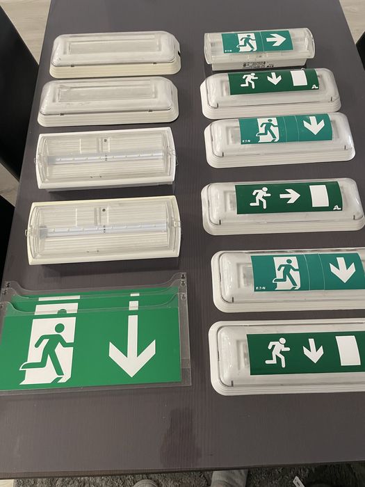 Armaduras de sinalizacao de saida de emergencia