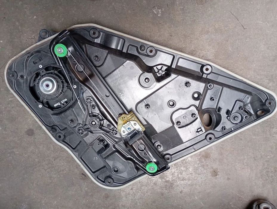 MERCEDES A W176 ELEVADOR TRAS DIRETO - E094