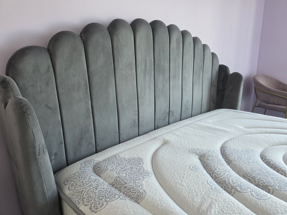 Cama em Veludo cor cinza 160x200