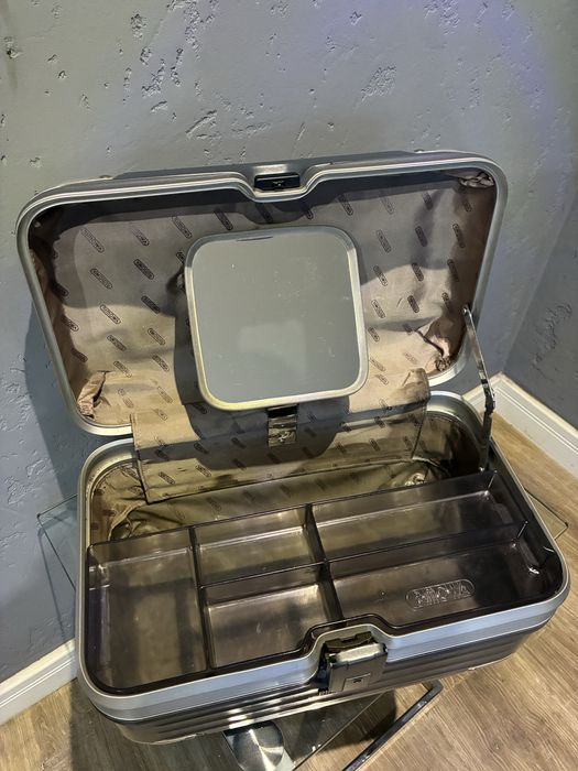 Rimowa kuferek kosmetyczny