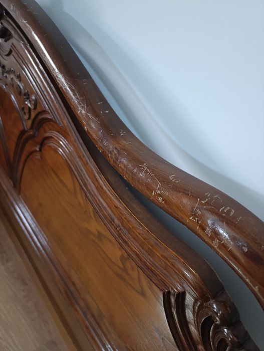 Estrutura de cama em madeira maciça