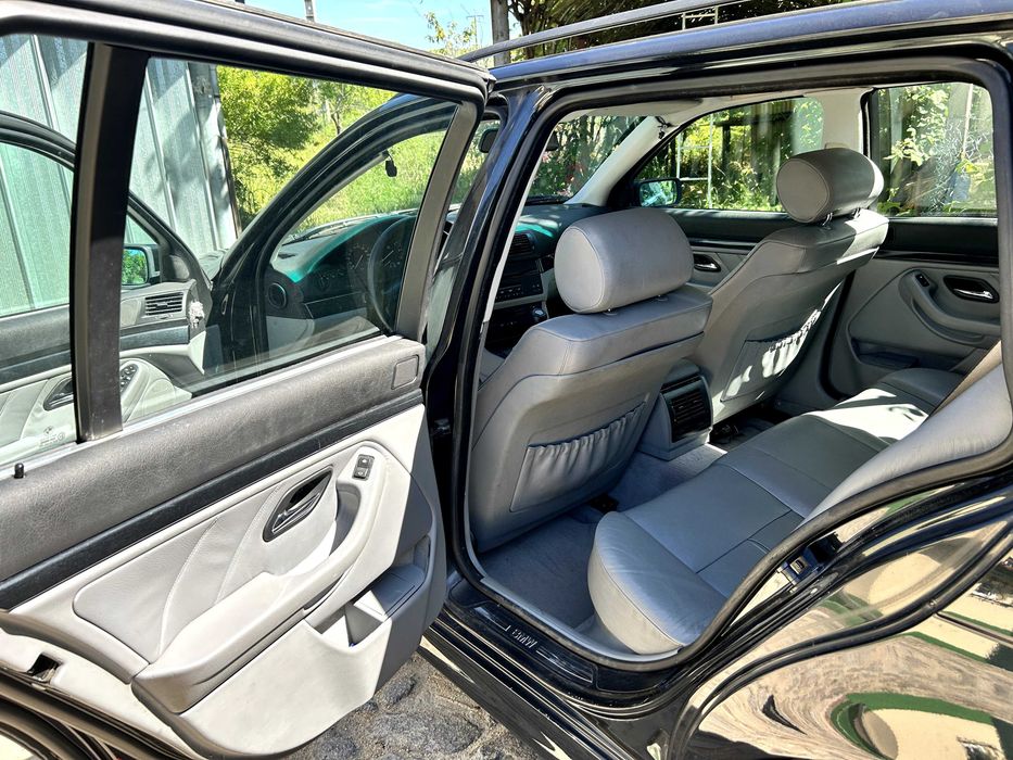 BMW 523i Touring E39 - Manual