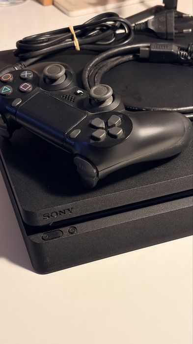 Playstation 4 slim